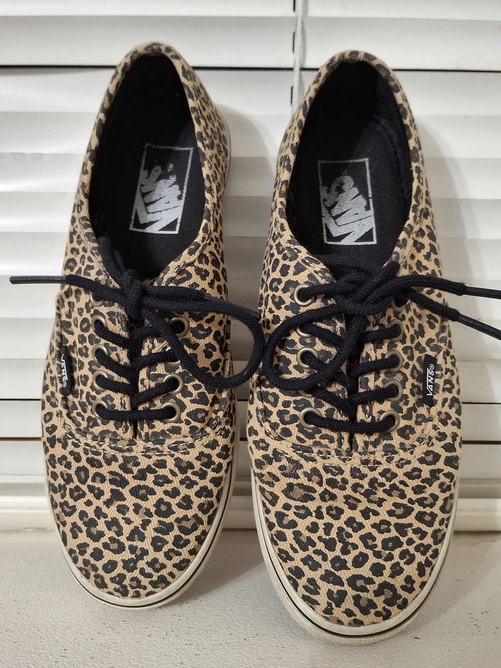 Vans Authentic Leopard Print Canvas Sneakers (Women’s 7 / Men’s 5.5) Unisex